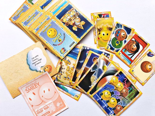 Smiley [Álbum]: 20 + 17 Tajertitas Láminas (Pack) [2010, Panini]
