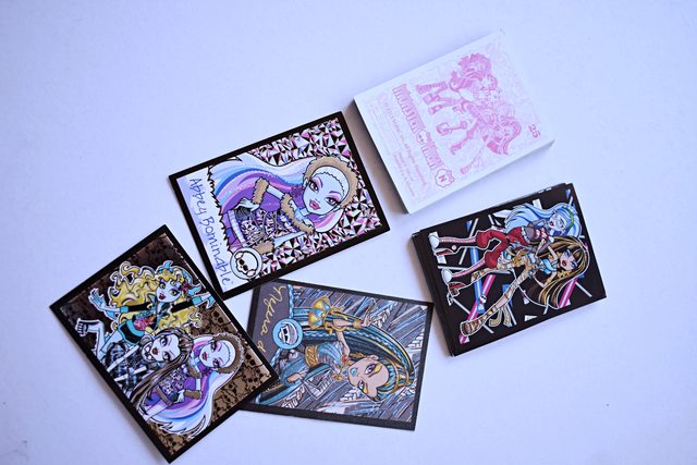 Monster High: 30 Láminas (Pack) [2013, Panini]