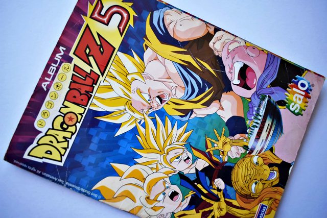Dragon Ball Z5 (Salo, 1999): Tiene 140 Láminas (Álbum)