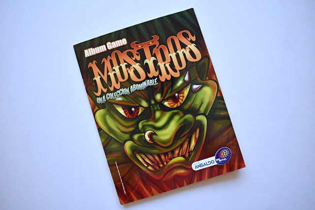 Mostros (Ansaldo, 2010): Álbum Completo (Con todas sus láminas pegadas)