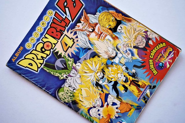 Dragon Ball Z4 (Salo, 1999): Tiene 89 Láminas (Álbum)