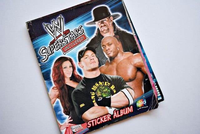 WWE Superstars Uncovered (Salo, 2007): Tiene 32 Láminas (Álbum)