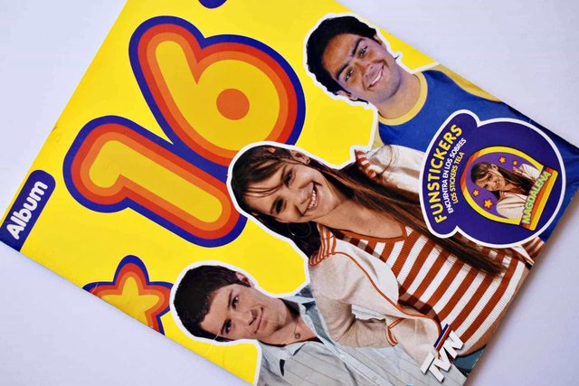 16 (Salo, 2003): Tiene 13 Láminas (Álbum)
