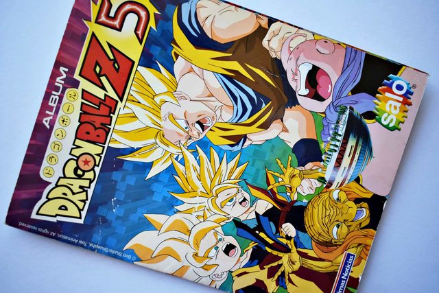 Dragon Ball Z5 (Salo, 1999): Tiene 136 Láminas (Álbum)