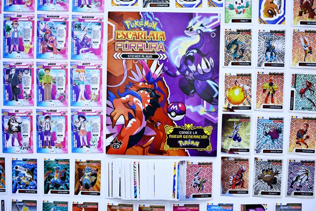 Pokémon Escarlata y Purpura: Álbum Completo A Pegar