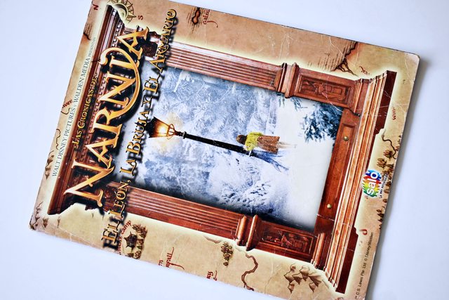 Las Crónicas de Narnia El León La Bruja y el Armario (Salo, 2005): Tiene 32 Láminas (Álbum)